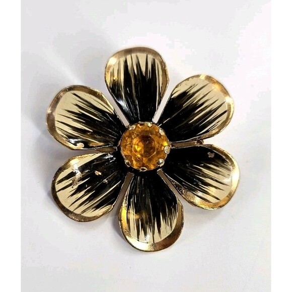 Vintage Gold tone Daisy Brooch With Amber Rhinestone Center Black Accent Pin - Picture 3 of 10